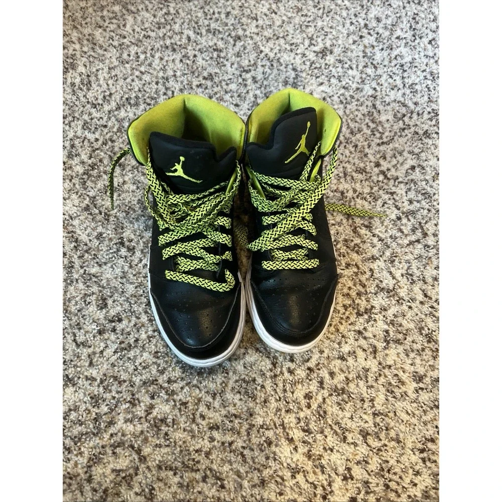 Air Jordan Black Green Leather 2013 Size 8 US 41 EU Great Condition 429489-013